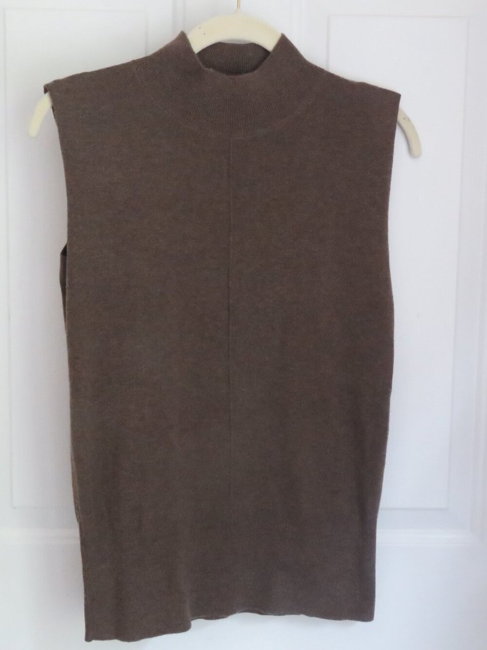 Arach & Cloz Mock Neck Sleeveless Sweater Vest Brown Size XS Retail $95